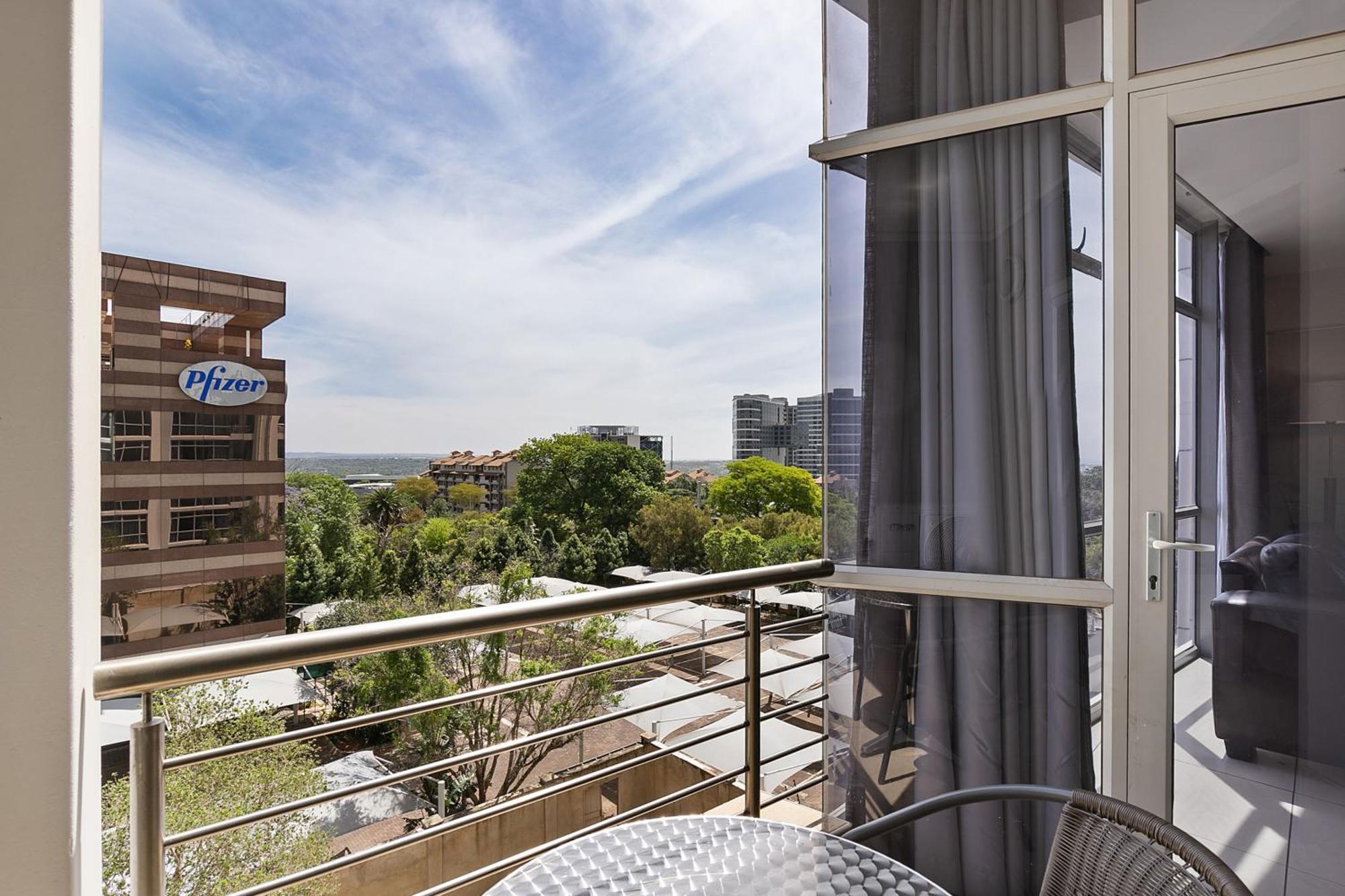 Hydro Park Residences In Sandton With Generator Johannesburg Exterior photo